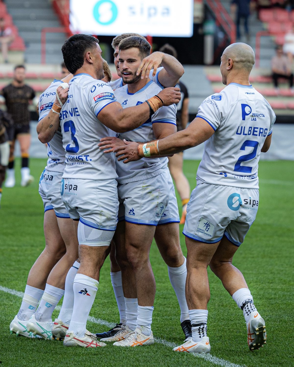 Calum celebrating with Toulouse Olympique teammates